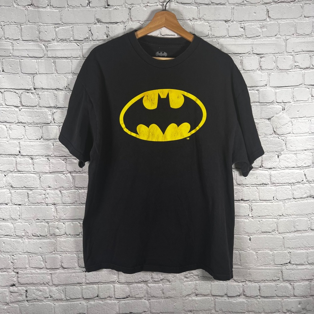 DC Comics Batman Size XXL Black Yellow Bat Signal Logo Cotton Graphic T-Shirt